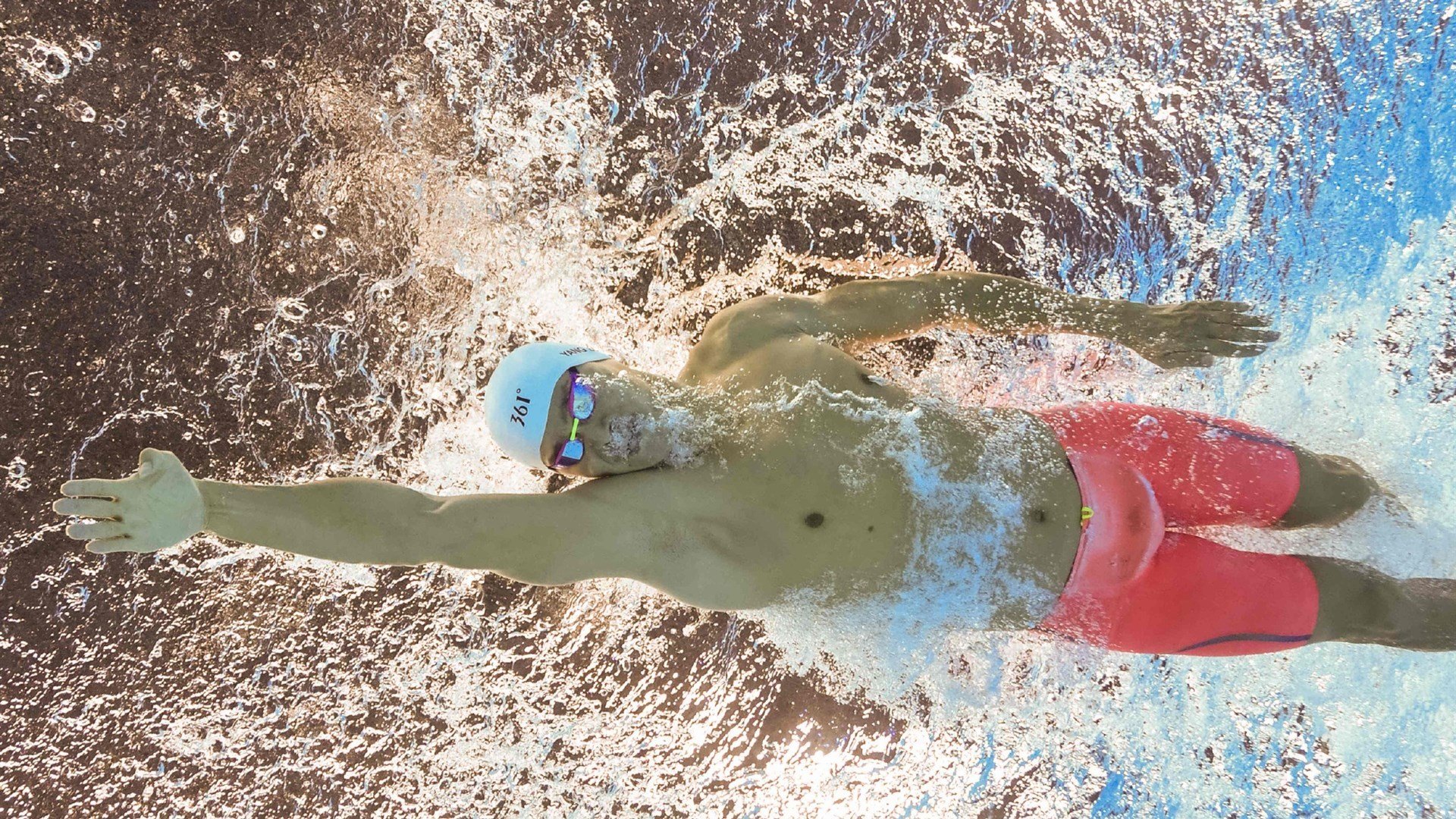 中国登山队在国际比赛中夺金增光,中国登山队再次登上素有地球